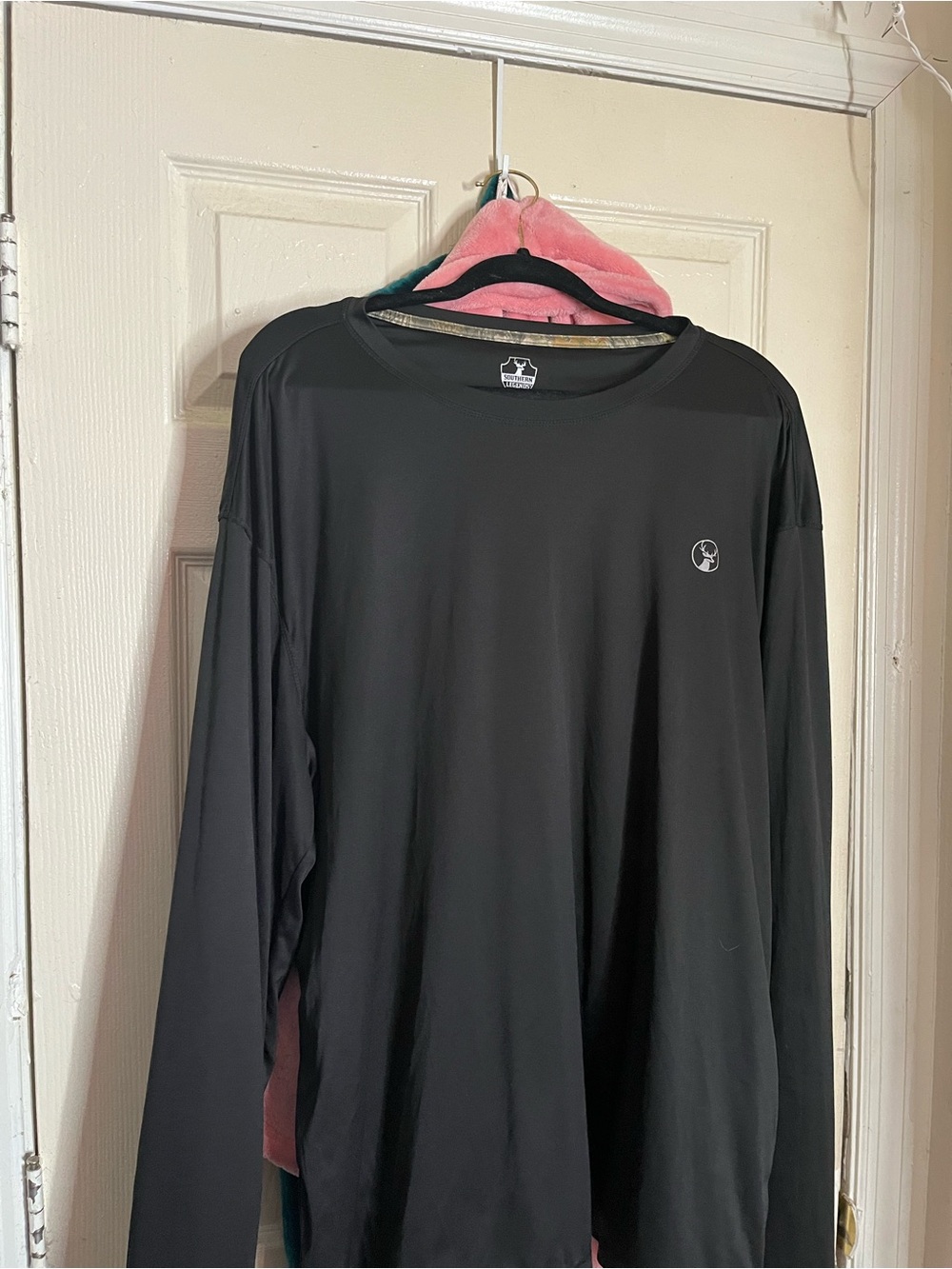Men's Black Long-Sleeve Performance Tee